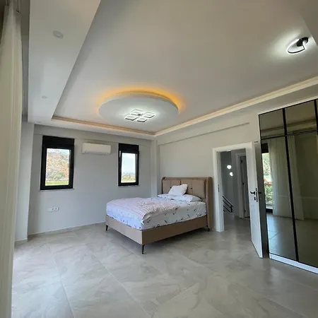 Vilă Villalakehouse
