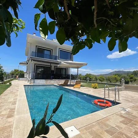 Vilă Villalakehouse